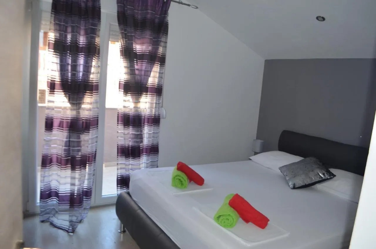 Apartmani Tino Bibinje 0*,