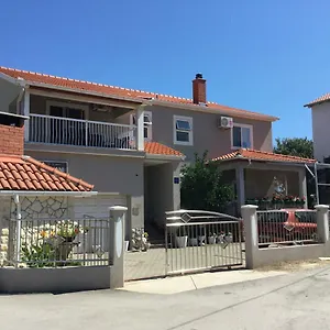 Gostinjska kuća Karlo, Bibinje